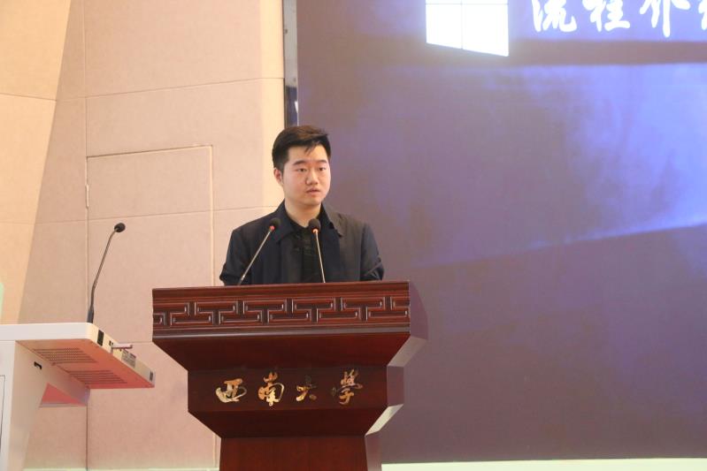 照片2--研究生会主席.jpg