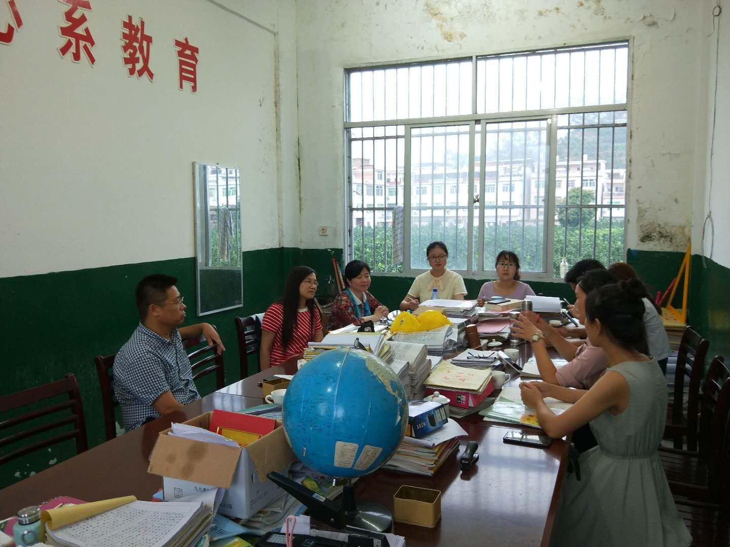 3 指导老师与同学交流1.jpg