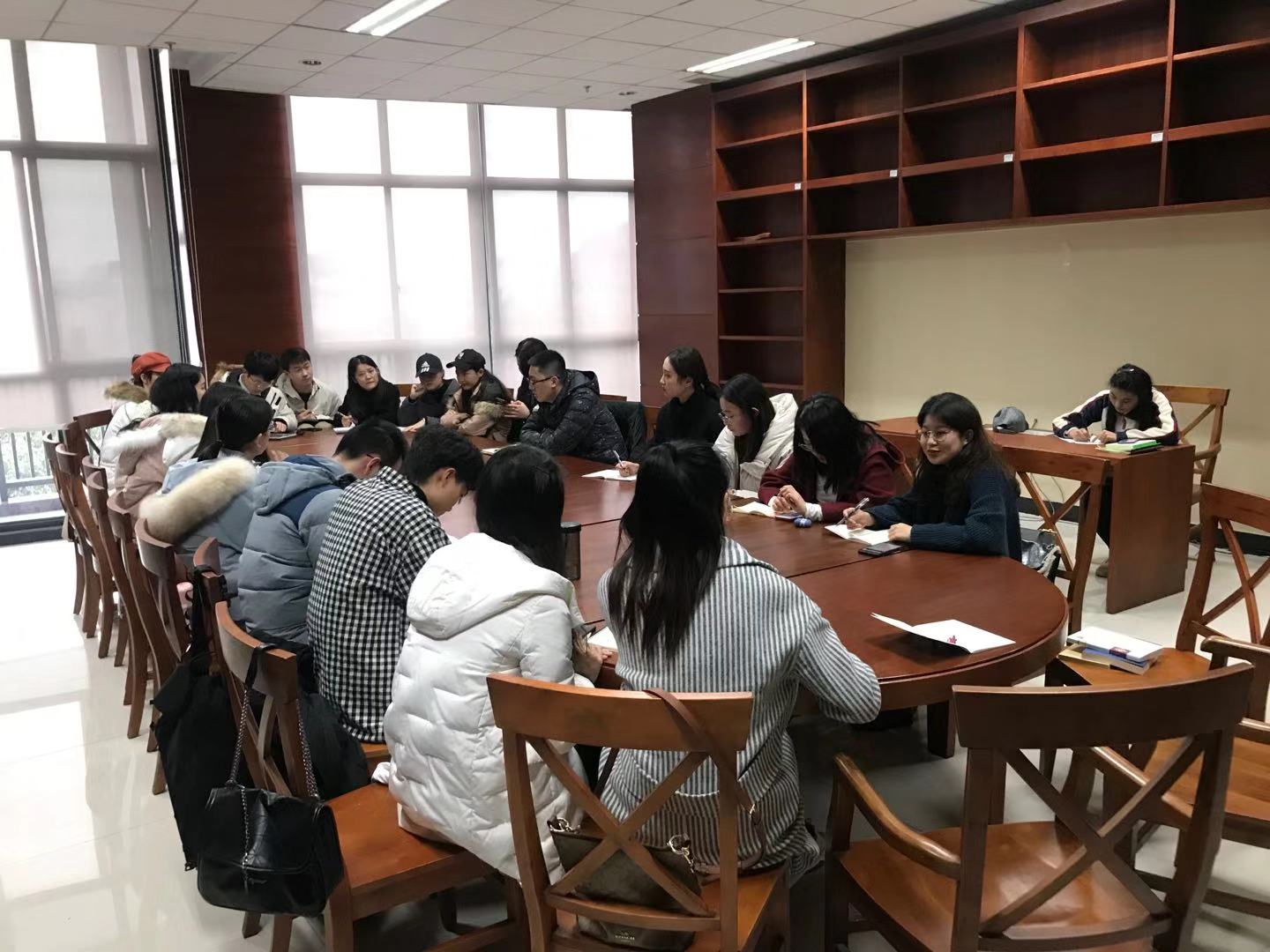 图片4-主席团介绍_爱奇艺.jpg