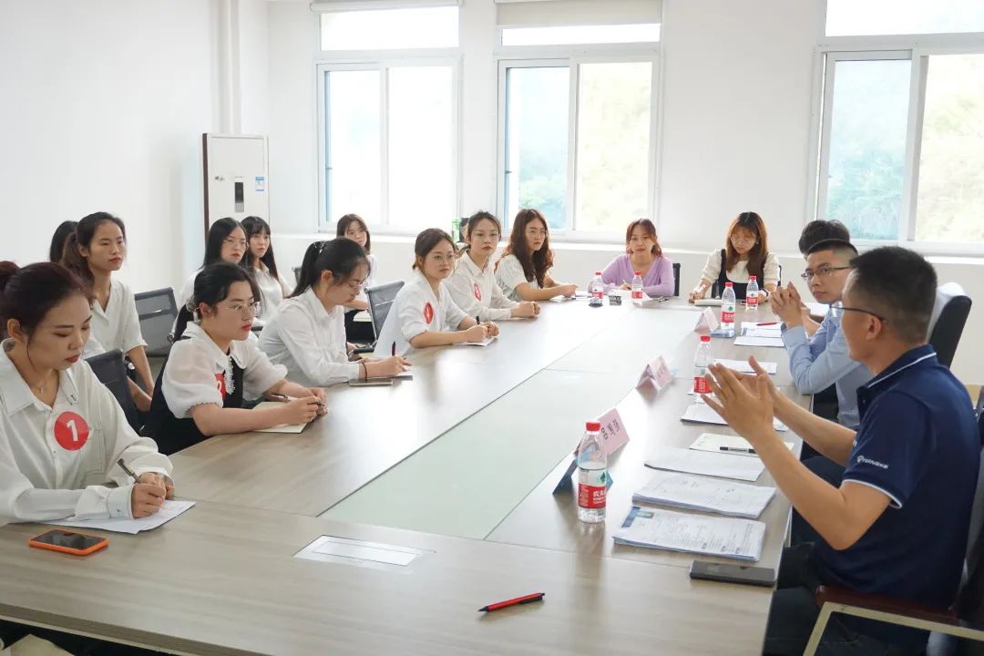 图二:评委点评.jpg