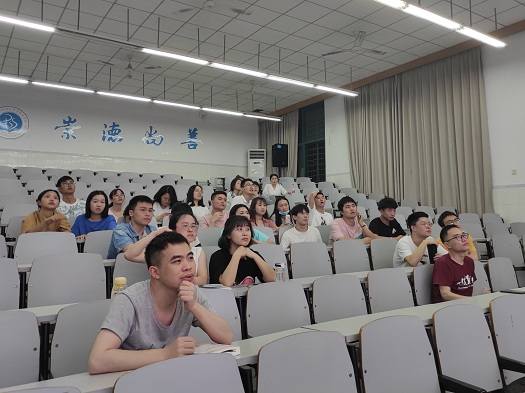图二 选手们认真审题.jpeg