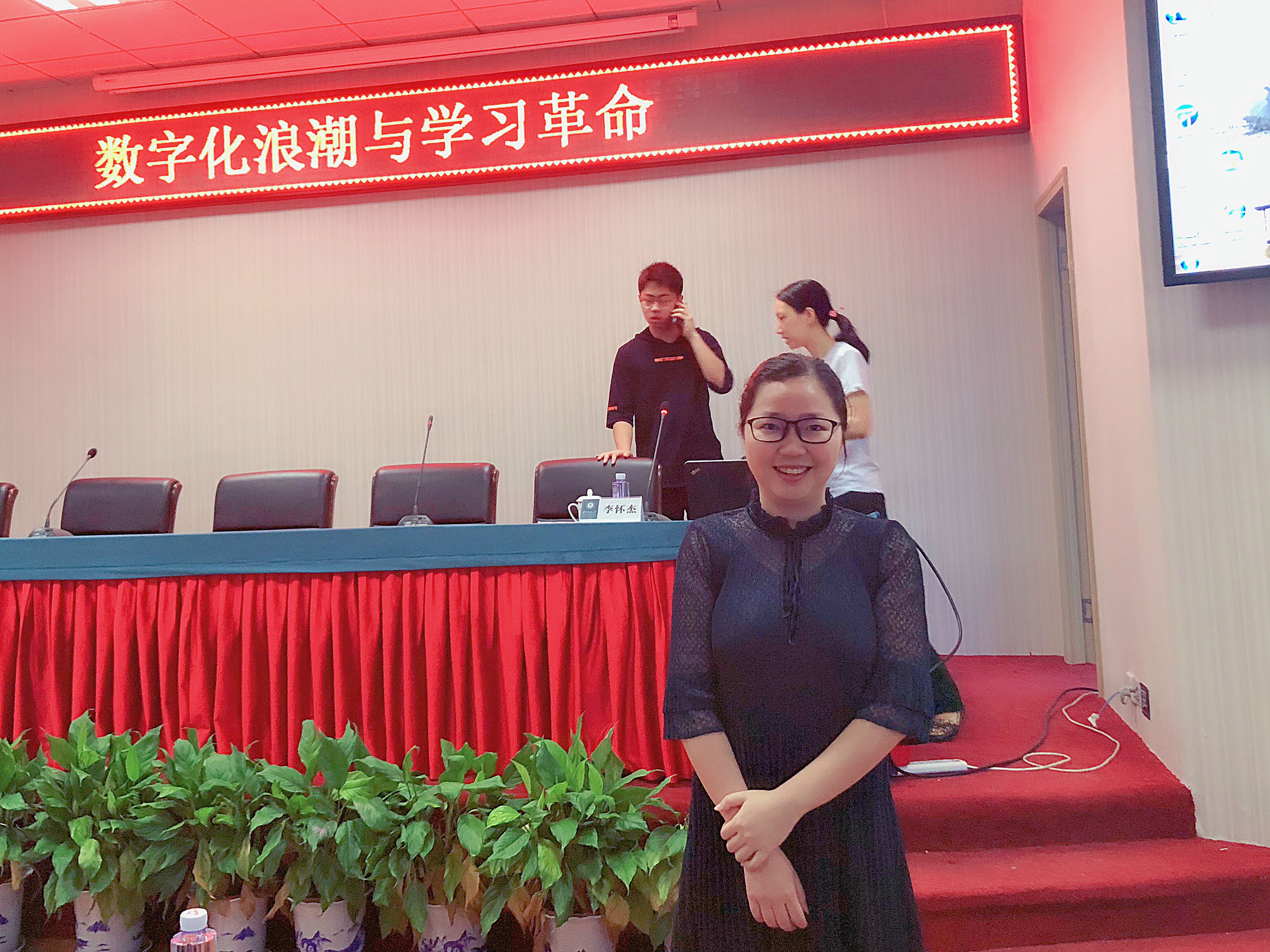 钱璐个人照1.jpg