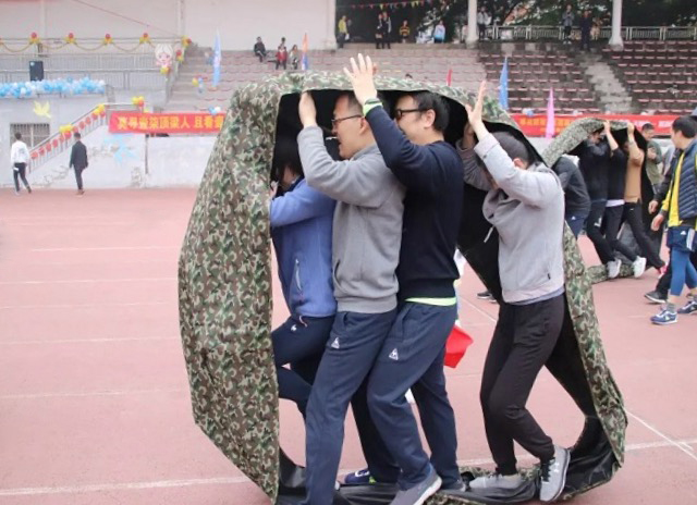 (图四:教工组风火轮比赛).jpg